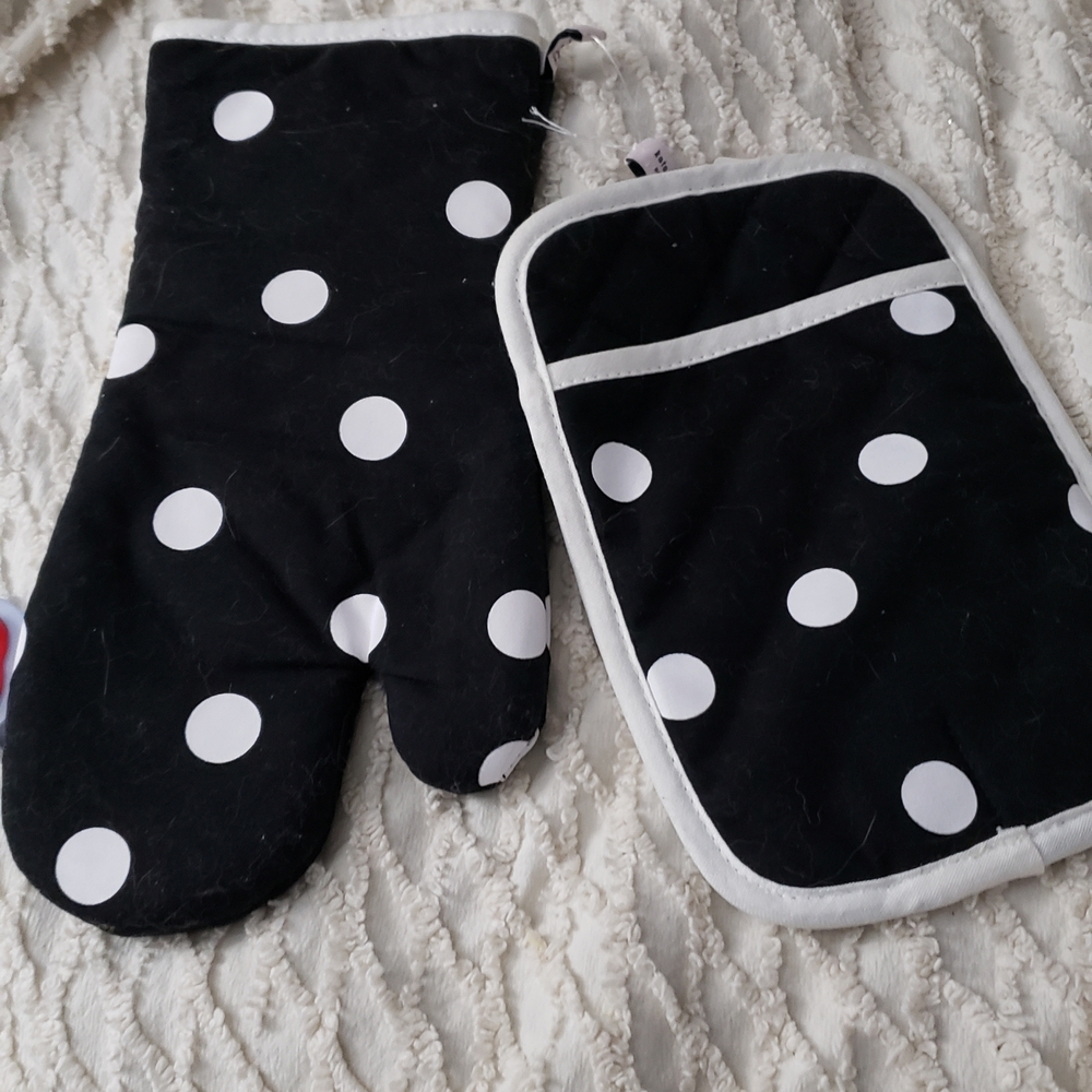 Kate Spade Black and White Polka Dot Oven Mitt Set